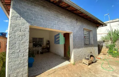 Casa ao lado da upa com escritura e registro 360m² em - mateus leme mg