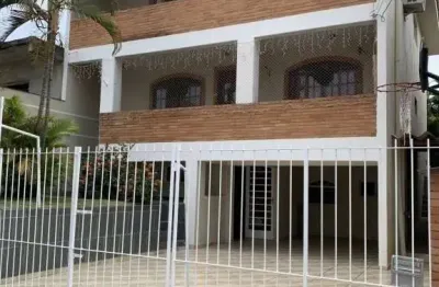 Sobrado c/ 250m² c/ 04 dormitórios sendo 02 suítes /  04 vagas
