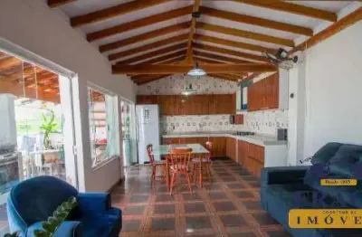 Sobrado c/ 193 m² / 04 quartos sendo 01 suíte / 03 vagas