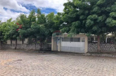 Casa muito ampla com 5 quartos sendo um suíte master no parque floresta