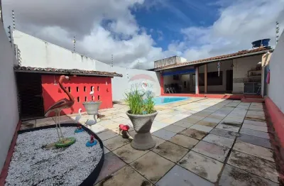 A venda - casa com piscina, 3 quartos 2 suítes, estrutura para 1º andar - aceita financimento