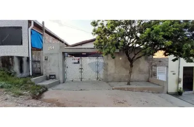 'casa com 2/4 sendo 1 suíte em pajuçara: tranquilidade e conforto'