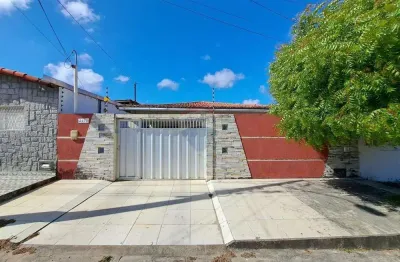 Casa a venda no santa catarina, tres quartos com suite, ao lado da ifrn.