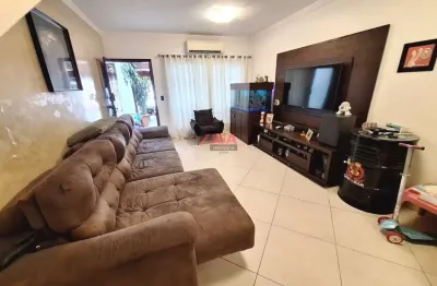 Casa à venda no jardim umuarama: 3 quartos, suíte, 2 salas, 2 vagas e área gourmet com churrasqueira!