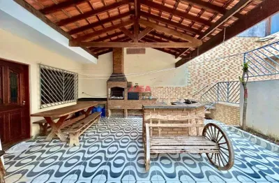 Imperdível casa à venda em veleiros: 2 quartos, 2 suítes, 2 salas, 3 vagas de garagem, 120,00 m² - área gourmet com forno de pizza e churrasqueira.