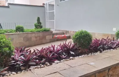 Casa de alto padrão em condomínio no Jardim Campo Grande, São Paulo-SP: 3 quartos, 1 suíte, 2 salas, 4 banheiros, 2 vagas de garagem, 167m².