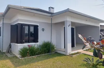 Encantadora residência localizada no balneário camboim em arroio do sal, a apenas 400 metros do mar. com uma área construída de 111m², construída em um lote de12x25.