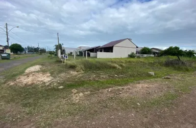 Imóvel localizado no balneário âncora em arroio do sal/rs. terreno de esquina pronto para construir e excelente local para moradia.