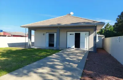 Casa à venda no balneário lagoa do camboim em arroio do sal. excelente casa com 2dormitórios, sendo 1 suíte, e 1 banheiro social.