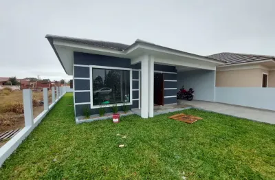 Conforto e estilo no bairro rondinha nova, arroio do sal essa excelente casa está localizada em arroio do sal, a apenas 700 metros da praia.