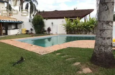 Oportunidade na vila santista, casa com 924m² de terreno, 3 quartos sendo 1 suite, edícula, área de lazer com piscina, churrasqueira, jardim, quintal!
