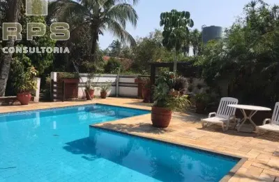 Chácara em atibaia condomínio horto ivan - porteira fechada : casa de 03 dormitórios sendo 01 suíte com closet, hidro,  sala de estar, sala de jantar