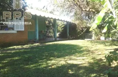 Casa térrea de 150 m², 03 dormitórios sendo 1 suíte, 01 sala para dois ambientes com lareira 04 banheiros 03 vagas de garagem . edícula com 2 saunas