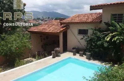 Casa para venda no jardim do lago em atibaia! 4 dormitórios, sendo 2 suítes, 2 salas amplas, área gourmet com churrasqueira e jardim