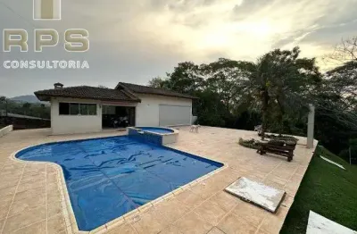 Casa a venda em condomínio fechado em atibaia no serra da estrela com 4 quartos sendo 2 suítes e 5 vagas de garagem