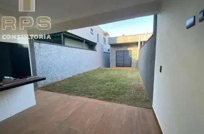 Com um total de 03 dormitórios, sendo 01 suíte, sala de estar e sala de jantar espaçosas, cozinha moderna, lavabo, lavanderia e 03 banheiros