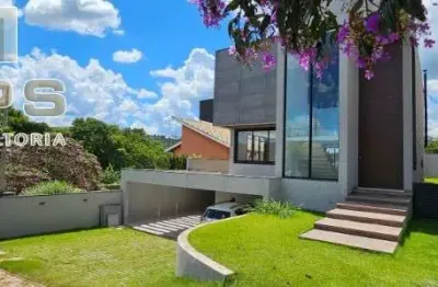 Casa alto padrão, pronta para morar, no condomínio figueira garden em atibaia, à poucos metros do lago, com vista deslumbrante para o lago e montanhas