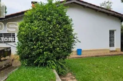 Casa à venda com 3 quartos, sendo 1 suíte, 2 salas amplas próxima do centro