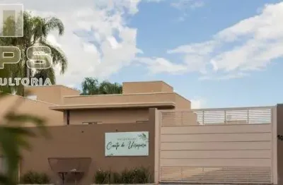 Casa em condominio com 02 quartos , sala , cozinha , banheiro , 02 vagas de garagem e quintal