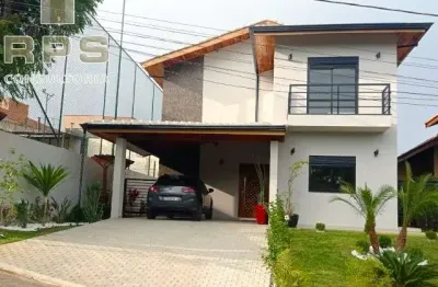 Casa à venda no refugio do saua em atibaia, 3 quartos sendo 3 suítes, churrasqueira, jacuzzi, garagem coberta para 2 carros , localização privilegiada