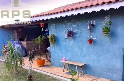 Casa térrea no jardim dos pinheiros em atibaia, 2 quartos sendo 1 suíte, churrasqueira, vaga para vários carros, 459m² de terreno, 120m² construído