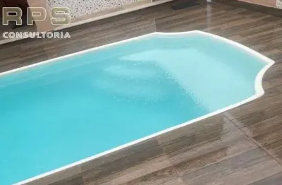 Casa no nova cerejeiras com 02 suites sala de estar e sala de jantar  lavabo, 02 banheiros, 02 vagas ,quintal , lavanderia  churrasqueira e piscina