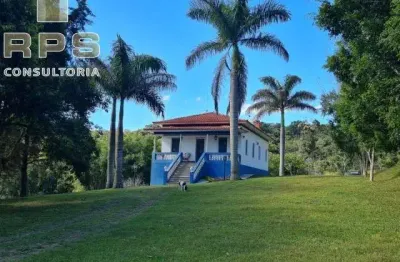 Excelente sítio com 96.800 m² , muita área verde  casa com 4 dormitórios 03 banheiros  02 salas estilo colonial  cozinha com fogão a lenha e varanda