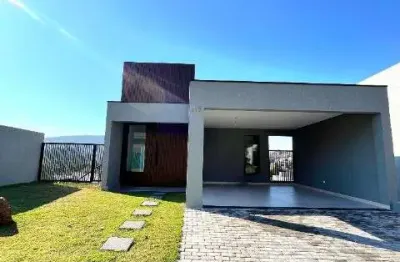 Casa no condomínio buona vita, 3 quartos sendo todos suítes, piscina, churrasqueira, vaga para 4 carros, 250m² construída, condomínio com lazer!