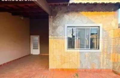 Imóvel com 02 suites  sala de estar e sala de jantar cozinha ampla  lavanderia  garagem coberta para 02 carros  ofurô e área gourmet com churrasqueira