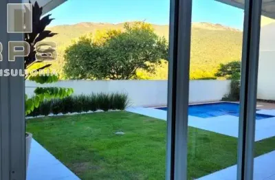 Casa no condomínio água verde em atibaia, 4 suítes sendo 1 delas com closet e banheira hidro, 3 salas, piscina, espaço gourmet,  repleta de armários!