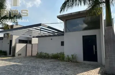 Casa térrea no reserva jatobá em atibaia, 3 quartos suítes, armários planejados na cozinha, banheiros, lavanderia e roupeiro, amplo quintal gramado!