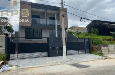 Casa com 03 suítes, sendo 01 master com varanda e chuveiro duplo e closet. cozinha, sala integrada com área gourmet e jardim de inverno .