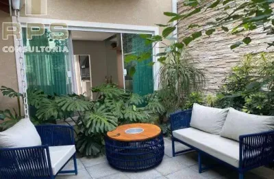 Casa na vila petrópolis com 03 suites, 02 salas ,cozinha, lavanderia, garagem fechada para 02 carros ,piscina aquecida ,área gourmet com churrasqueira