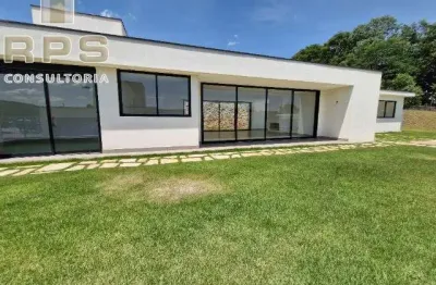 Casa térrea com 3 suítes, piscina, espaço gourmet  a venda no condomínio palavra da vida!