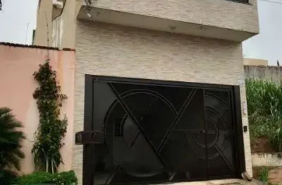 Sobrado a venda com 3 quartos, ampla sala, espaço gourmet e vagas cobertas no jardim brogota