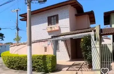 Casa no alvinópolis com 123 m² , 02 dormitórios , sala de estar e jantar, cozinha com planejados e despensa , área gourmet com churrasqueira