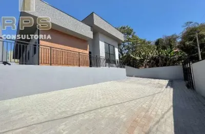 Casa a venda em atibaia, 3 dormitórios (1 suíte)com closet , cozinha americana com despensa  banheiro social  lavabo área gourmet  + banheiro externo.