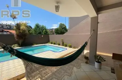 Casa a venda no jardim paulista em atibaia, 4 quartos sendo 02 suítes, 5 banheiros, piscina, churrasqueira, quintal, 325m² total, 232 construído