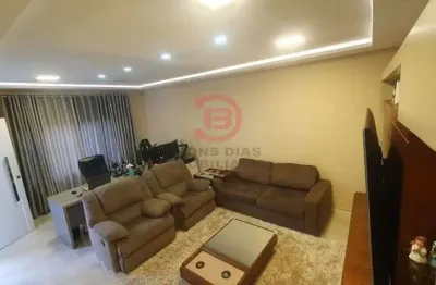 Lindo sobrado com 2 quartos sendo 1 suite , area gourmet e garagem