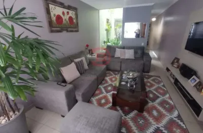 Lindo sobrado com 3 dormitorios sendo 1 suite, 4 vagas, 250m