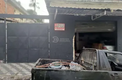 Terreno com cinco imoveis no local mais um salao otimo para renda ou para construtor