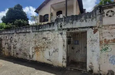 Vale a pena conferir!!!casa com otima localizacao na c.a.e.carvalho .