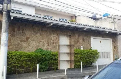 Sobrado a venda - 2 quartos e 3 vagas de garagem - Quintal - Vila Re