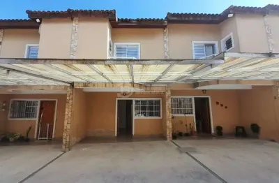 Sobrado em condominio com 2 quartos e 2 suites, 2 vagas - vila re