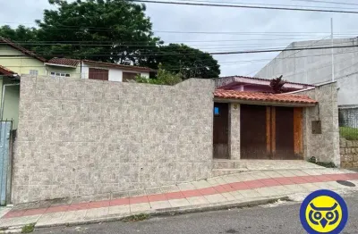Casa, 3 dorm. (1 suíte), com piscina, na agronômica.