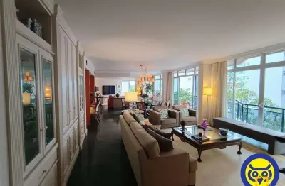 Apto na beira mar norte com 250 m² privativos, 3 quartos, sendo 2 suítes e 2 vagas de garagem livres