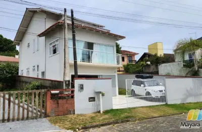 Sobrado na praia do itaguaçu - são francisco do sul.