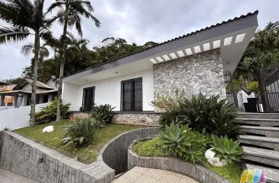 Casa com 3 quartos para alugar na Rua Professor Joaquim Santiago, Centro, São Francisco do Sul