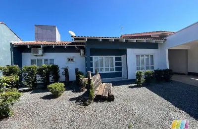 Casa com 4 quartos para alugar na Rua Armazém, Ubatuba, São Francisco do Sul