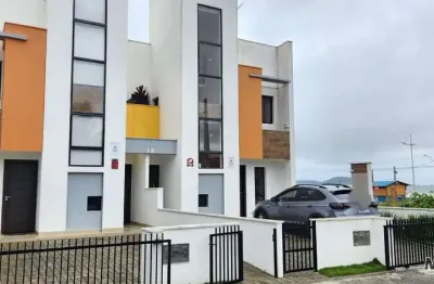 Triplex a 50mts da praia de itaguaçu com vista para o mar